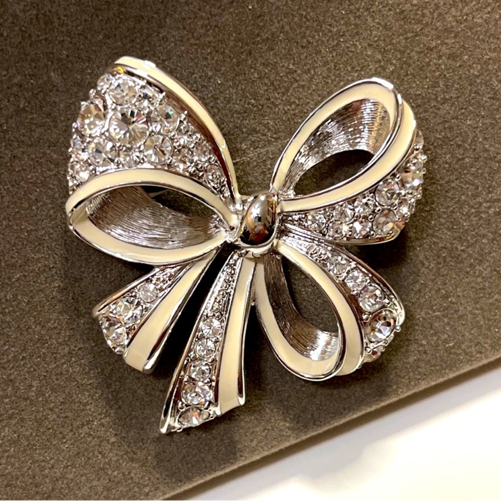 Nolan Miller’s Shining Spirit Bow Pin